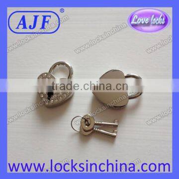AJF Very Beautiful Heart Shaped Silver Rhinestone Padlock photo-2
