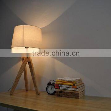Wooden tripod table lamp