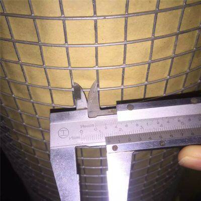 Hot-Dipped Galvanized Welded Wire Mesh Rolls for Heavy-Duty Fencing and Protection photo-3