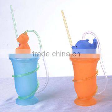 2014 The newest design Popular Carnoon Plastic Straw Cup with Lid for Film Sales Promotion