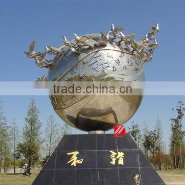 Outdoor Stainless Steel Peace Pigeon Sculpture with Ball