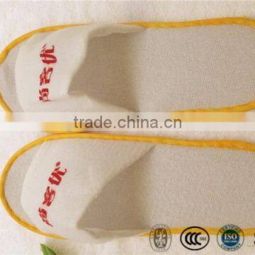 Wholesale and Cheap Pull Plush material hotel slipper with normal printing