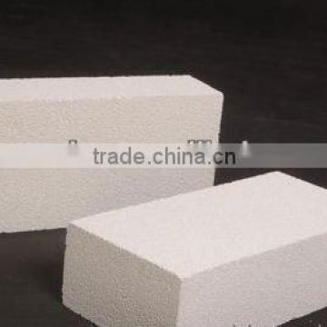 Low density mullite brick for glass fusing kiln