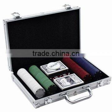 200pcs poker chips set in aluminum case with 4g chips