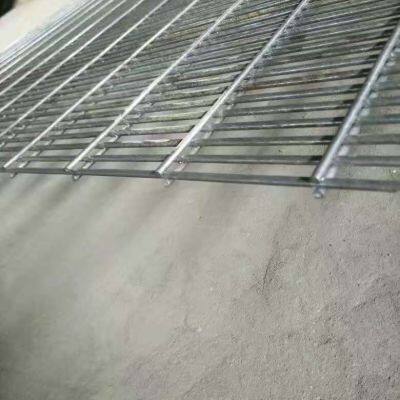 Clôture en treillis double fil avec design anti-grimp pour une sécurité renforcée