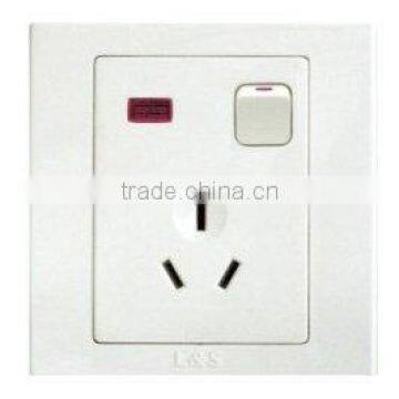 16A 250V, 3 Pin Switched Socket Outlet with light