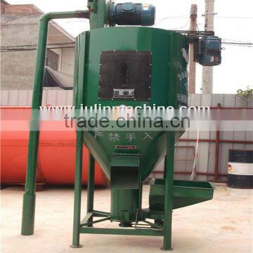 Vertical animal feed mixer