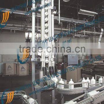 vertical lifting clamp conveyor for bottles