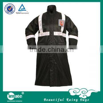 Breathable waterproof relatively bulky raincoat