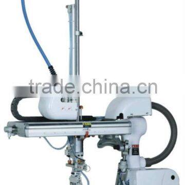 Robot arm for plastic molding machine