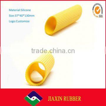Eco-Friendly Wholesale Cheap Silicone Garlic Peeler Roller Magic Garlic Skin Remover photo-5
