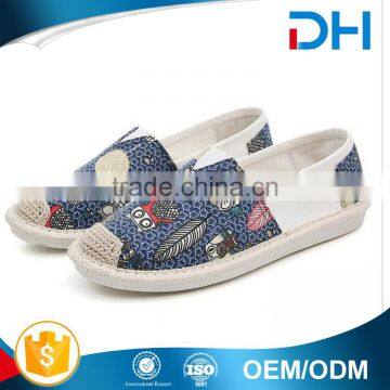 Woman Slip-on Weave Fashion Canvas Shoes With Different Color photo-4