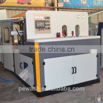 Automatic stretch blow moulding machine with preform auto-loading