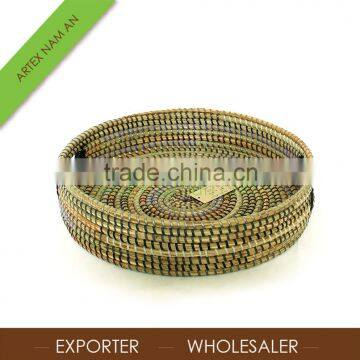 Round weaving seagrass serving tray with many designs and colours