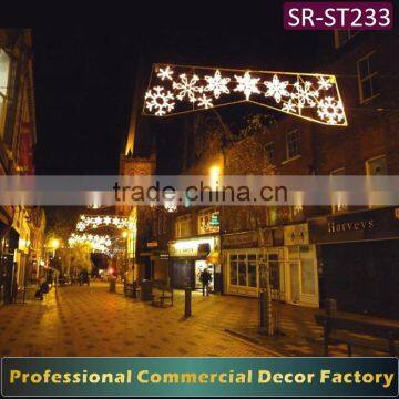 Customize commercial lighted pole display with snowflake decoration for holiday decoration