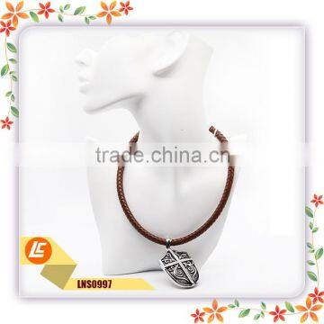 Vintage style leather nacklace with old-fashioned steel pendant for boys