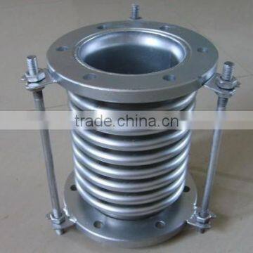 single unrestrained metal compensator ended with flange