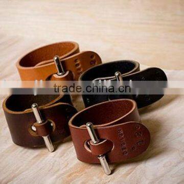 2013 Fashion jewelry cross leather cuff for young in dongguan #16003-1