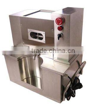 The Table Top Sugarcane Juice Machine Has Rollers / sugarcane juicer machine