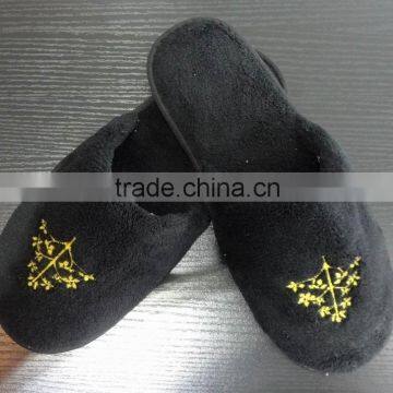 High Quality Black Disposable Indoor Slipper For Men With Embroidery