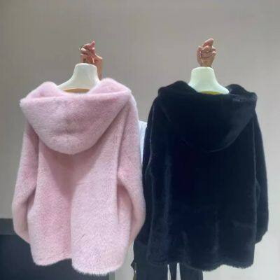 Casaco de pele de vison ecológico para mulheres no Inverno de 2024, novo casaco de pele com capuz no estilo coreano, pele espessa e solta em um único pedaço photo-4