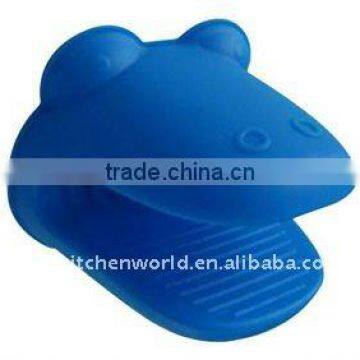 Hippo shape silicone glove