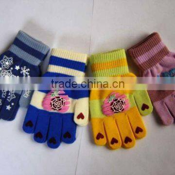 100% acrylic knitted fahshionable children printed magic glove