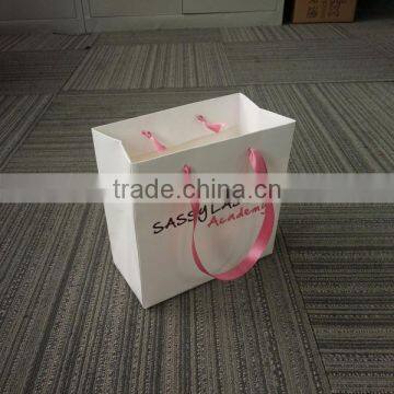 2016 China Fancy Custom Made Cheap Christmas Gift Paper Bags With Company Logo