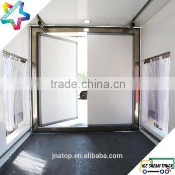 Double Temperature Adjustable Partition Wall Refrigerated Truck Light Duty NPR Chassis Ice Cream Yogurt Reefer Truck photo-4