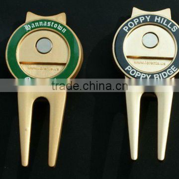 Golf divot tool