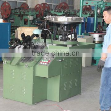 Thread rolling machine