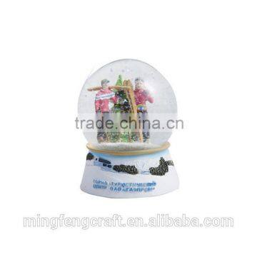 Polyresin Souvenir Skiing Couples Snow Globe