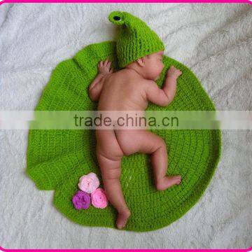 Cute baby crochet frog hat and blanket set newborn baby photo props