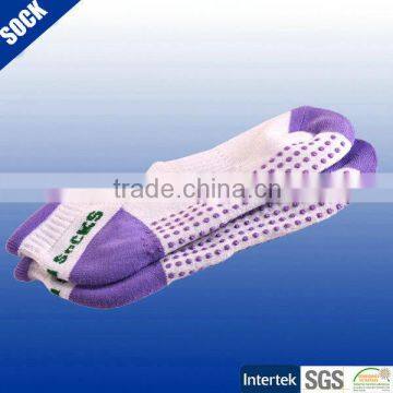 Cheap anti slip indoor socks for lady