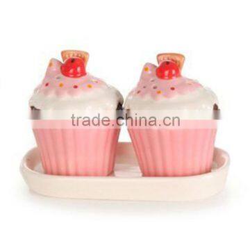 ceramic cupcake salt and pepper shaker