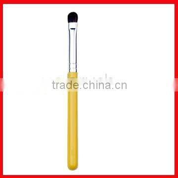 Professional custom concealer brush with natural hair