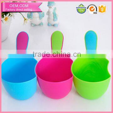 Child wash hair wholesale plastic water scoop for baby