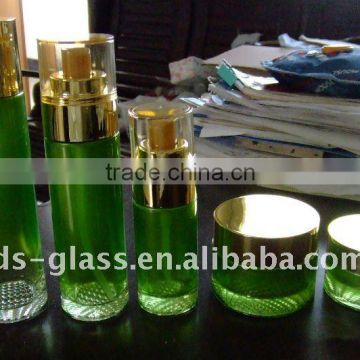 colored cosmetic packing with aluminum pump sparyer and plastic cap