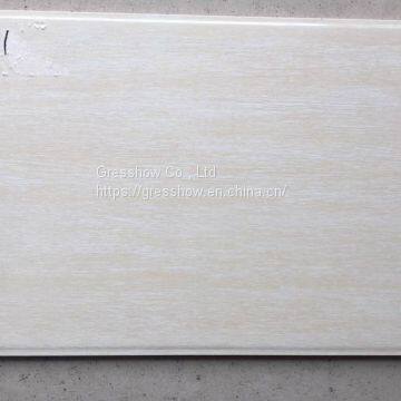 Керамическая настенная плитка бежевого цвета Wood Line Like размером 300*450 мм