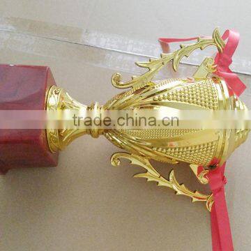 2016 New Design Gold Plastic Trophy Cup With a Base Binaural Thorns Leather Box