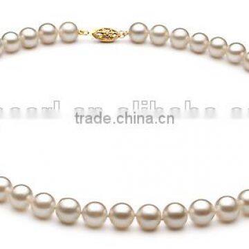 A 7-8mm white round Chinese Akoya pearl necklace