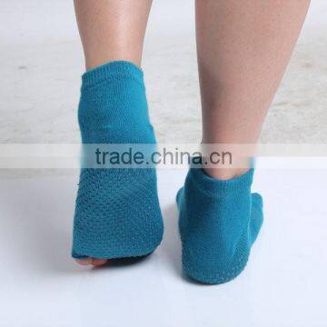 Non-slip Yoga Massage Five Fingers Socks Environmental Particles Wear Cotton Antibacterial Yoga Socks Wholesale photo-2