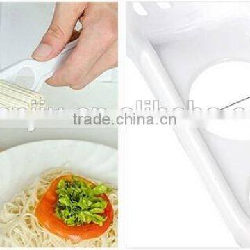 Wholesale Stock White Platic Sawtooth Noodle Ladle photo-5