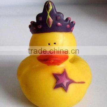 Promotional PVC bath floating baby toy crowned Queen yellow duck