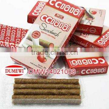 6gr crispy strawberry flavored rolled wafer stick