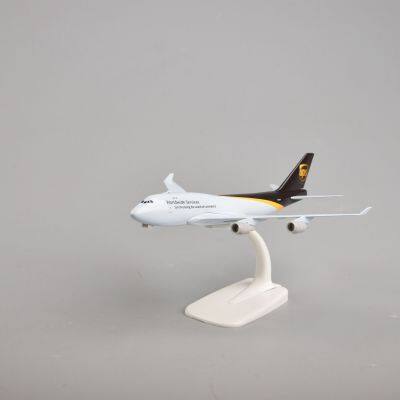 Модель самолета 20 см B747 UPS с колесами, металлическая модель самолета в качестве подарка
