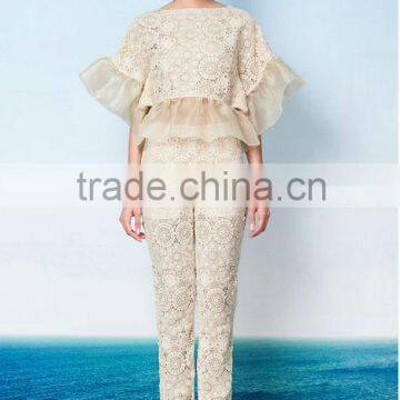 2015 the latest European design yoga pants and unique elegant cream-coloured lace jogger pants suit