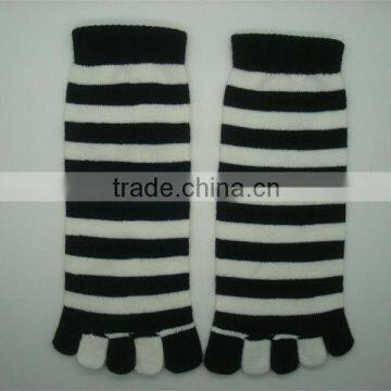 Boxi-High quality a short section of the double color with black and white five fingers socks