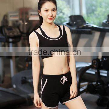 Charming 80 Nylon 20 Spandex Yoga Fitness Active Wear Set With Top Breast Inner Liner