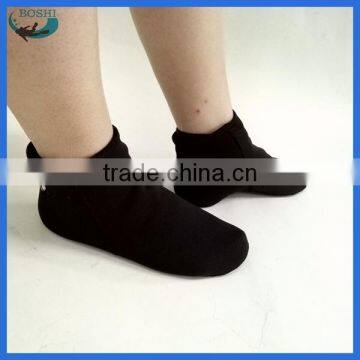 Durable and breathable waterproof neoprene socks